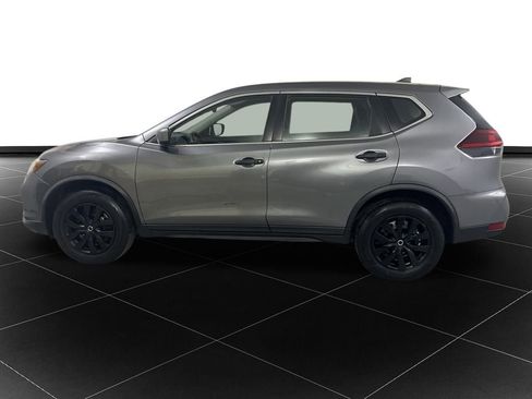 Used 2019 Nissan Rogue S image 2