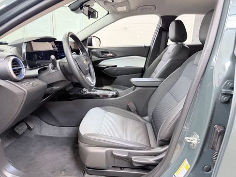 Used 2025 Chevrolet Trax LT w/ Driver Confidence Package FWD image 13