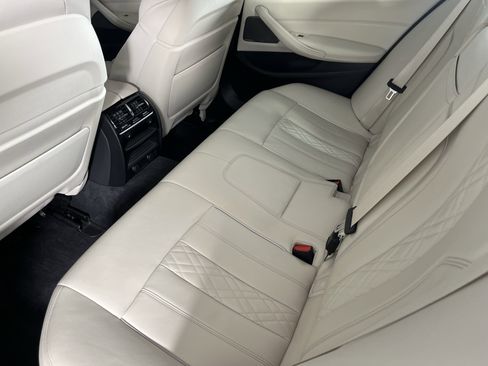 Used 2019 BMW 530e xDrive w/ Executive Package image 17