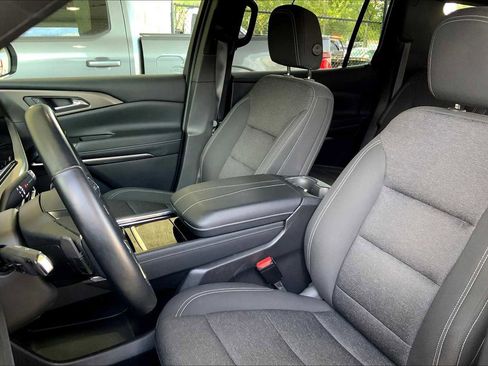 Used 2024 Chevrolet Traverse LT image 13