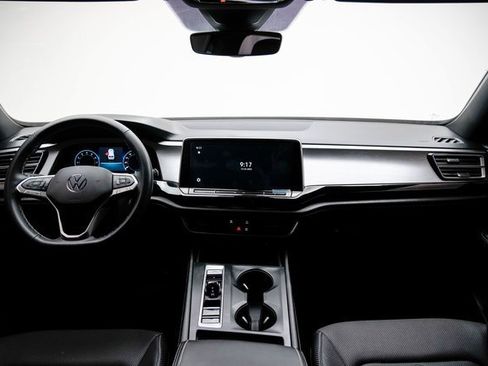 Used 2024 Volkswagen Atlas Cross Sport SE image 28