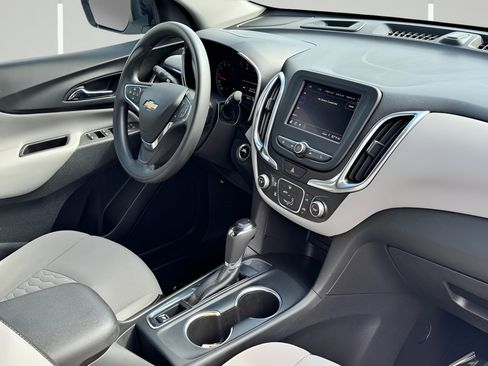 Used 2020 Chevrolet Equinox LS FWD image 8