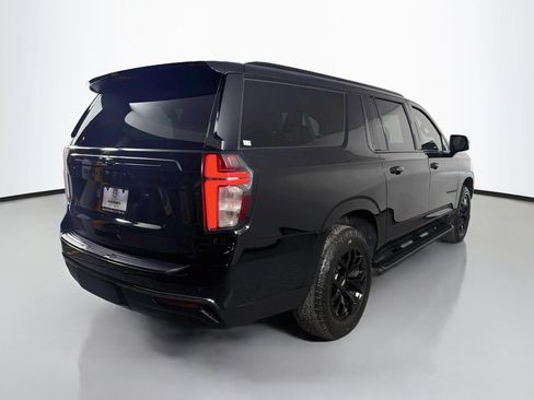 Used 2022 Chevrolet Suburban Z71 w/ Luxury Package AWD/4WD image 6