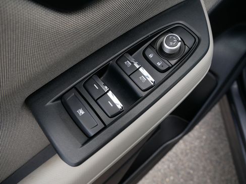 Used 2025 Subaru Forester Premium AWD/4WD image 19