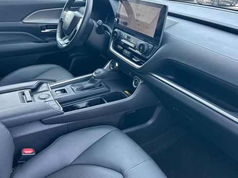 Certified 2025 Toyota Grand Highlander FWD image 17