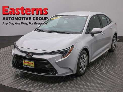 Used 2026 Toyota Corolla LE FWD image 1