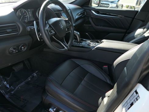 Used 2024 Maserati Levante GT Ultima image 13