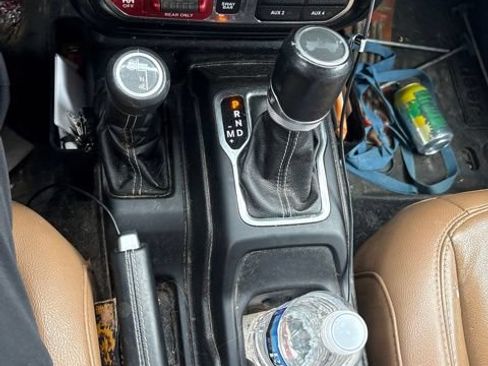 Used 2020 Jeep Wrangler Unlimited Rubicon w/ Dual Top Group AWD/4WD image 11