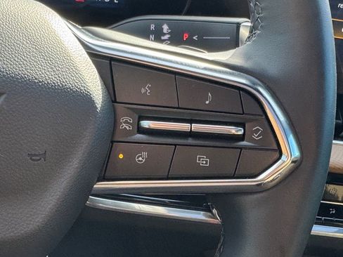 Used 2025 Chevrolet Equinox ACTIV w/ Safety and Technology Package image 19