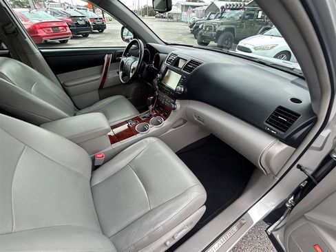Used 2012 Toyota Highlander Limited image 8