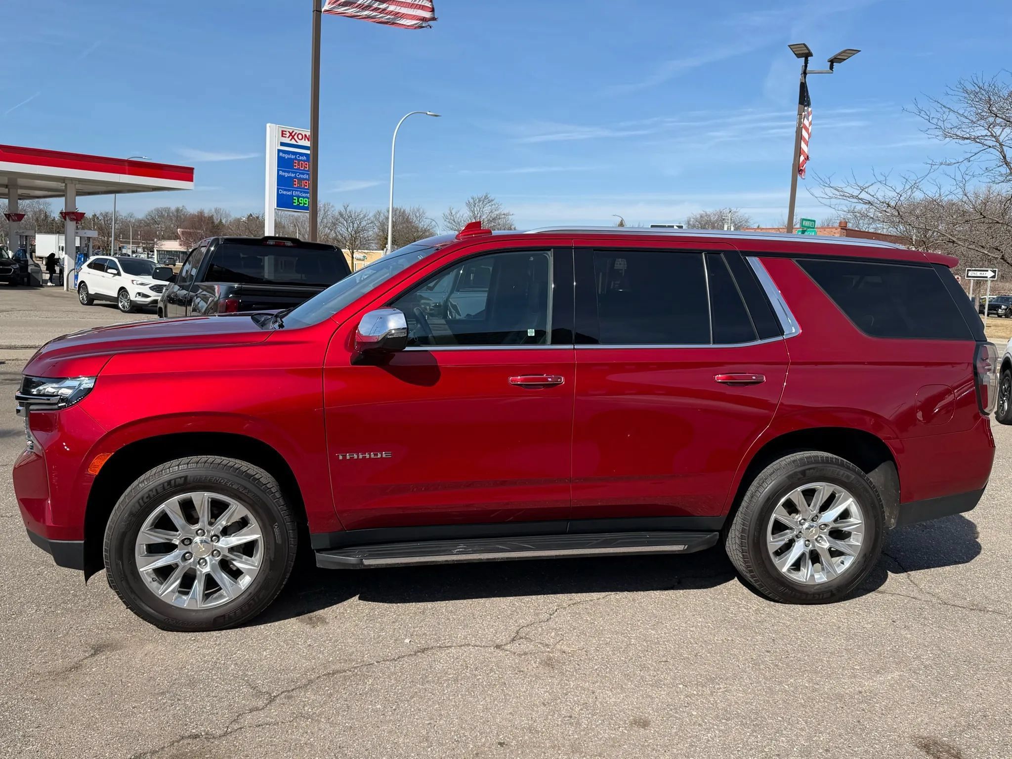 Used 2021 Chevrolet Tahoe Premier AWD/4WD image 2