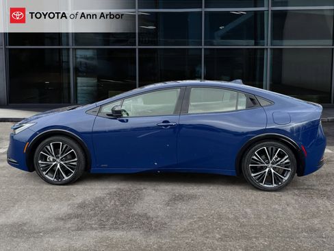 Used 2023 Toyota Prius XLE image 9