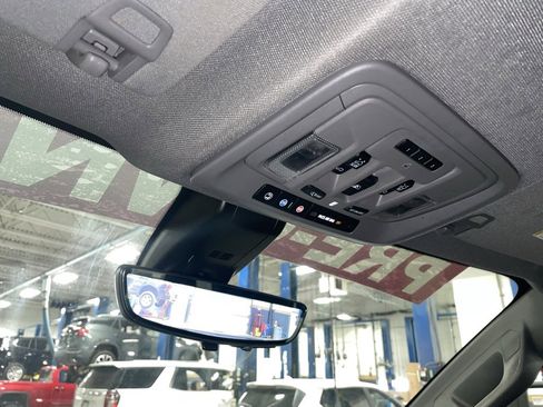 Used 2022 GMC Sierra 3500 Denali w/ Denali Ultimate Package image 19