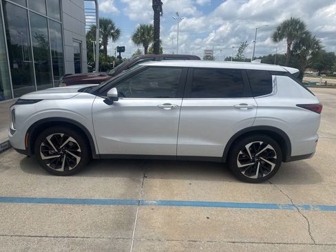 Used 2024 Mitsubishi Outlander SE FWD image 3