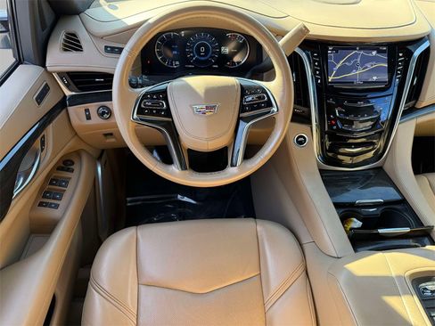 Used 2020 Cadillac Escalade ESV Platinum image 4