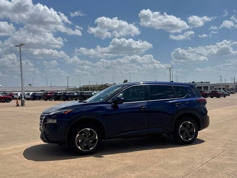 Used 2025 Nissan Rogue SV FWD image 12