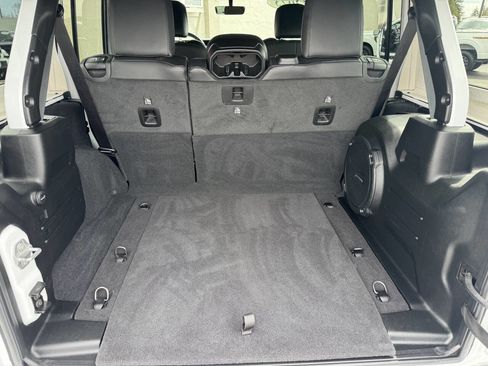 Used 2023 Jeep Wrangler Unlimited Sahara image 11