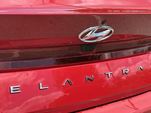 Used 2022 Hyundai Elantra SEL FWD image 17