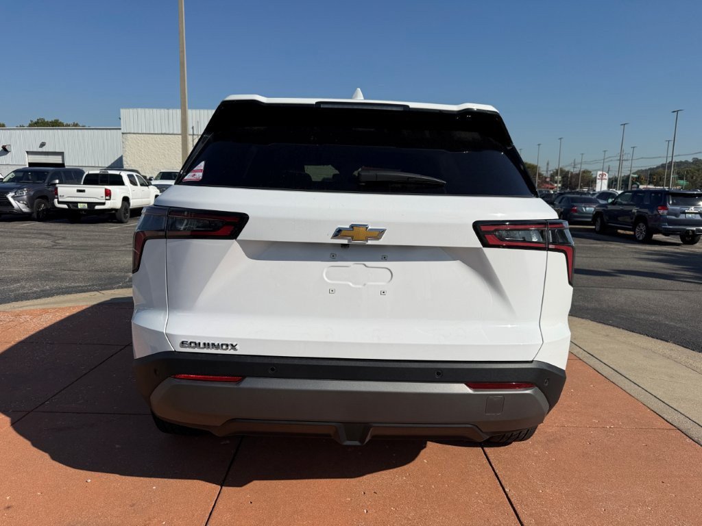 New 2027 Chevrolet Equinox LT FWD image 5