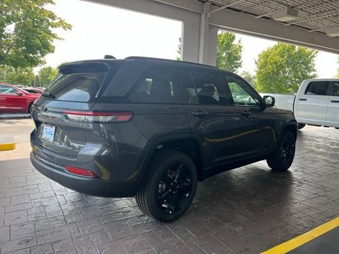New 2025 Jeep Grand Cherokee Altitude image 8
