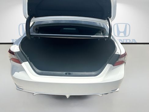 Used 2021 Toyota Camry SE FWD image 25