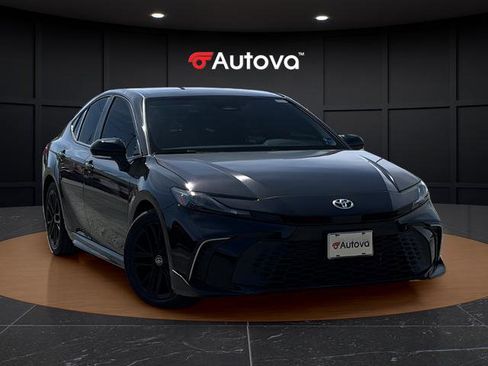 Used 2025 Toyota Camry SE w/ Convenience Package image 7