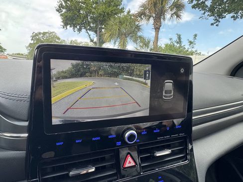 Used 2020 Hyundai Ioniq Limited image 12