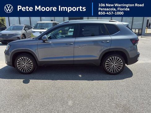 New 2025 Volkswagen Taos SE image 1