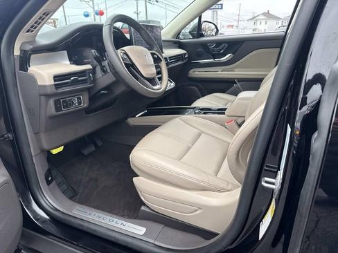 Used 2024 Lincoln Corsair AWD image 23
