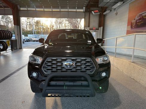 Used 2020 Toyota Tacoma TRD Off-Road image 2
