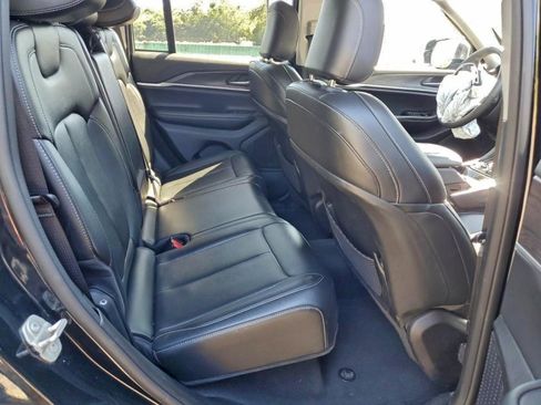 Used 2023 Jeep Grand Cherokee Limited image 9