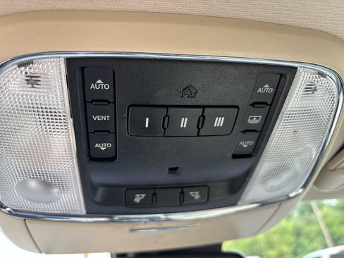Used 2017 Chrysler 300 C w/ Safetytec Plus Group AWD/4WD image 30