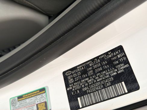 Used 2024 Hyundai Elantra SEL w/ Convenience Package FWD image 30