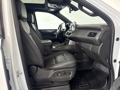 Used 2022 Chevrolet Suburban RST w/ Sport Performance Package AWD/4WD image 4