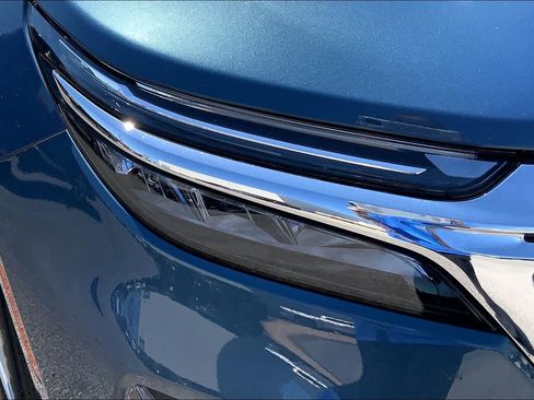 Used 2024 Chevrolet Equinox LT FWD image 27