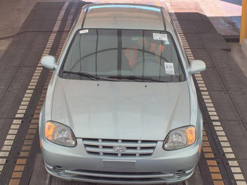 Used 2005 Hyundai Accent GLS image 2