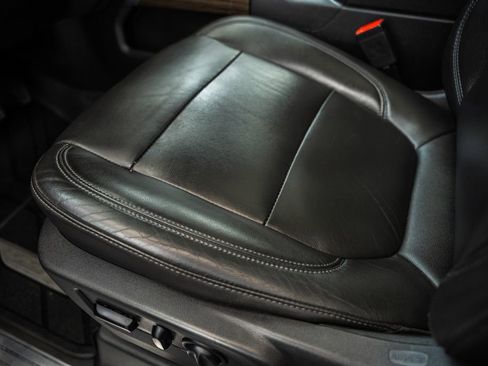 Used 2019 Chevrolet Silverado 1500 RST AWD/4WD image 38