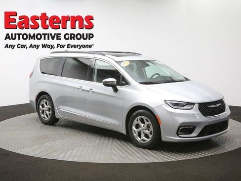 Used 2023 Chrysler Pacifica Limited image 75