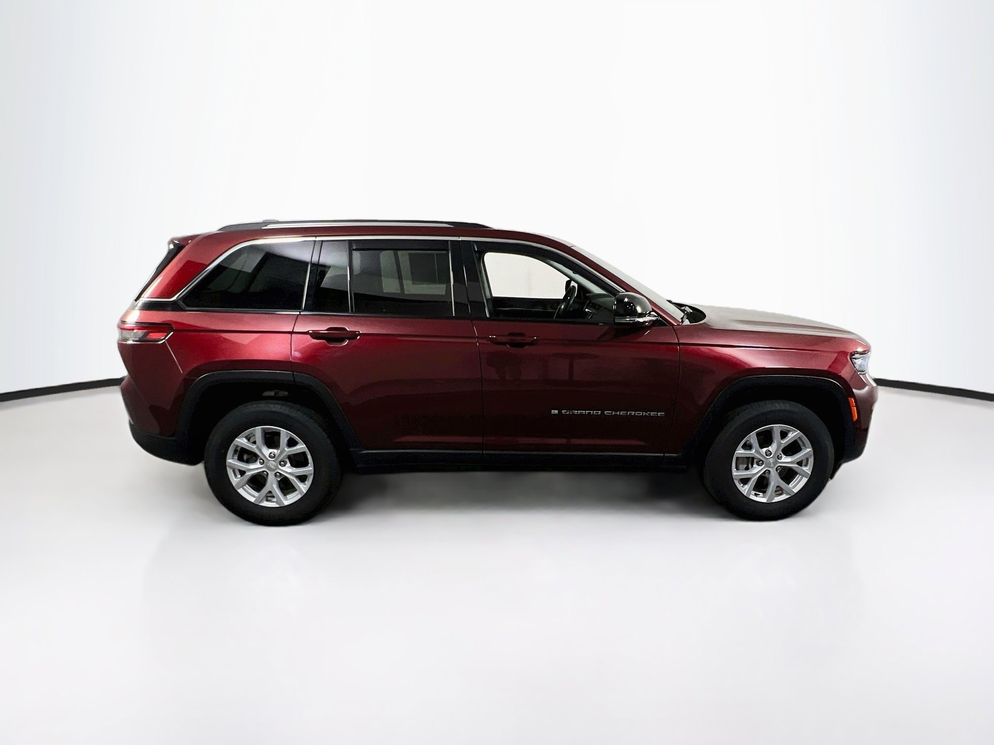 Used 2023 Jeep Grand Cherokee Limited AWD/4WD image 4