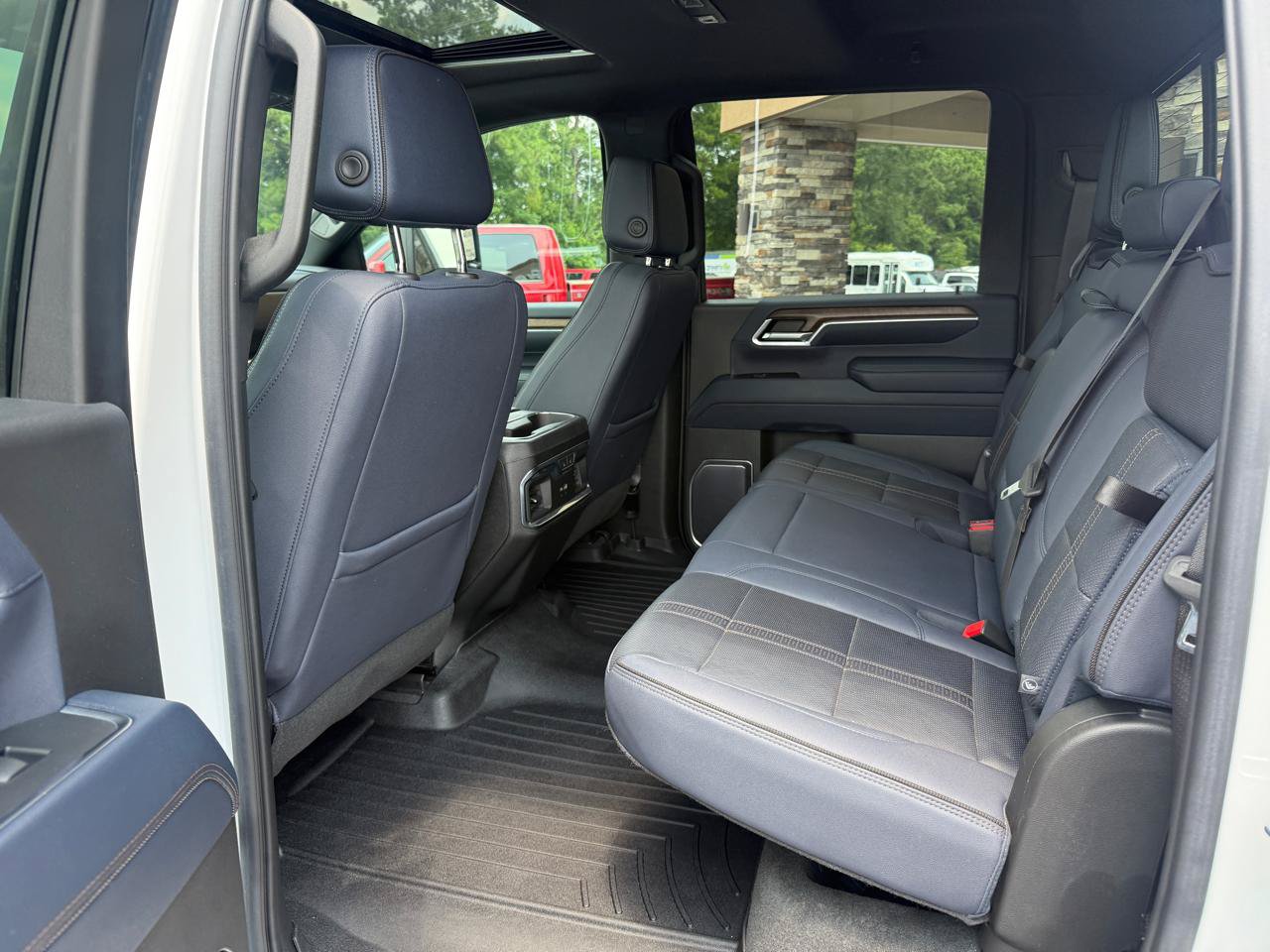 Used 2024 Chevrolet Silverado 2500 High Country w/ High Country Premium Package AWD/4WD image 12
