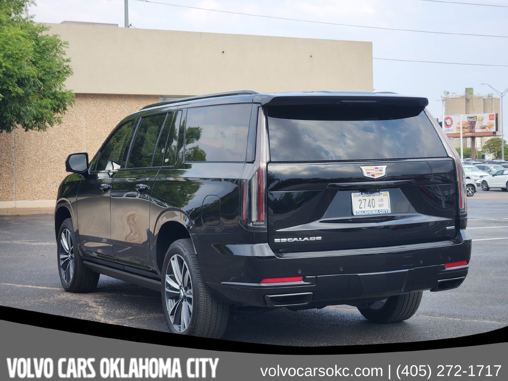 Used 2025 Cadillac Escalade ESV Sport AWD/4WD image 5