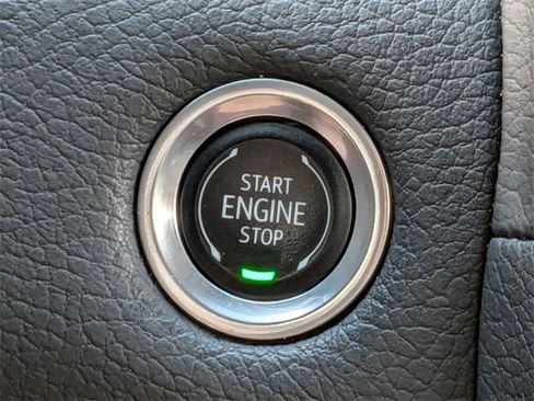 Used 2024 GMC Yukon XL Denali image 35