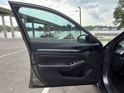 Used 2023 Nissan Altima 2.5 SR FWD image 8