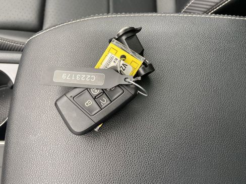 Used 2022 Volkswagen Atlas Cross Sport SEL R-Line image 78