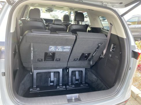 Used 2024 Kia Carnival SX Prestige image 31