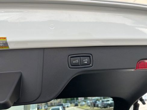 Used 2025 Porsche Macan Electric image 32