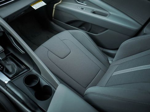 New 2026 Hyundai Elantra SE FWD image 23
