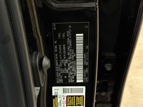 Certified 2024 Toyota Highlander XLE AWD/4WD image 14