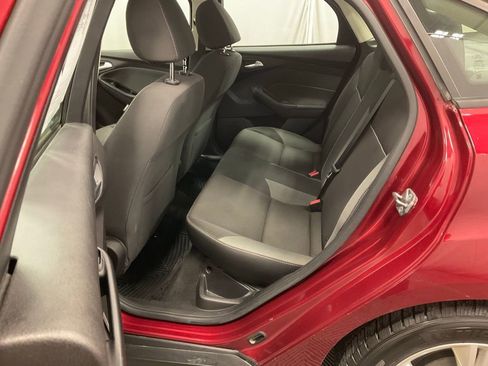 Used 2013 Ford Focus SE w/ SE Winter Pkg image 20