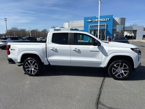 Used 2024 Chevrolet Colorado Z71 w/ Z71 Convenience Package 2 image 8